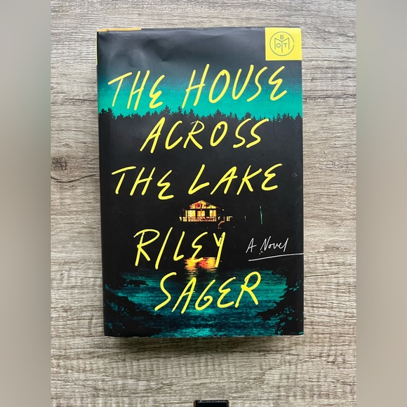 The House Across the Lake by Riley Sager - Hard Cover - Picture 1 of 5